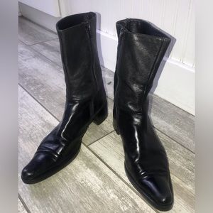 BOOTS- EXAGGERATED POINTY TOE Black Leather- Sz 6 M